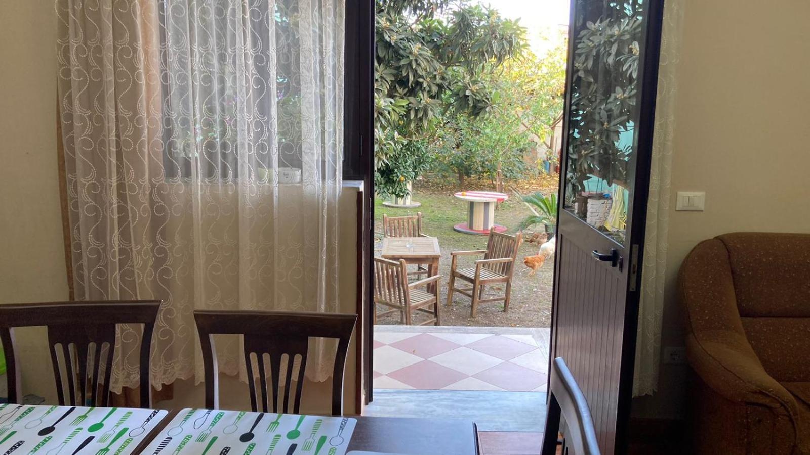 Blissful Hostel Shkodër Екстериор снимка